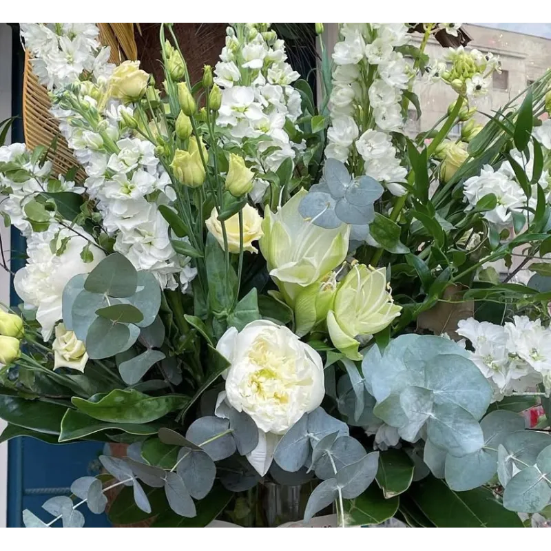 Ramo Flores Blancas y Verdes